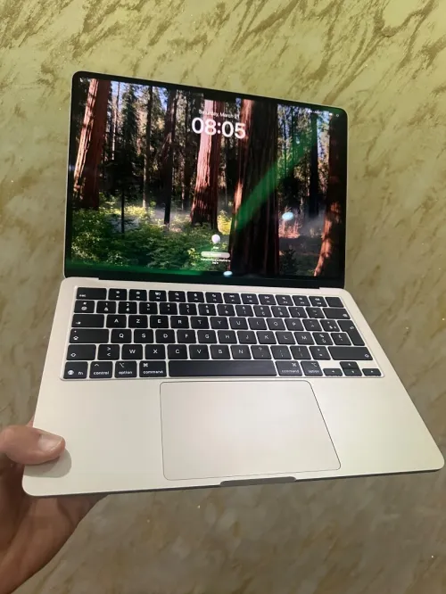 MacBook m4 2025