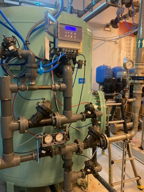 Solutions professionnelles de traitement des eaux  Sable Charbon actif Adoucisseur Microfiltration Osmose Inverse