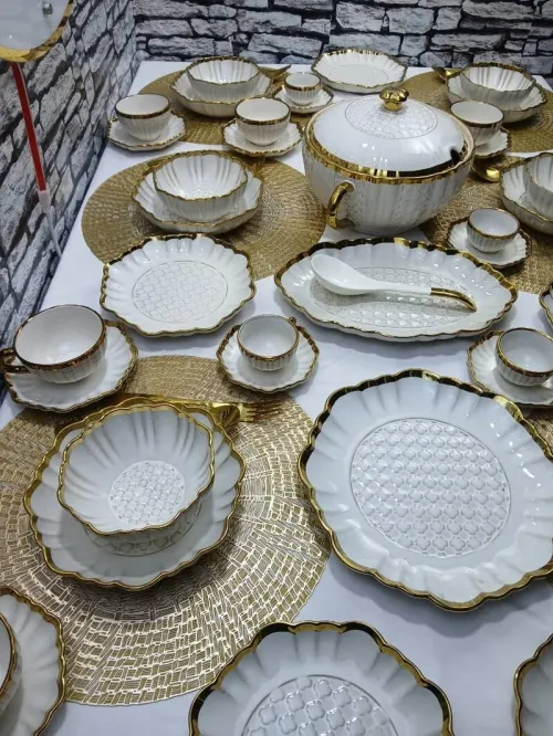 Services a table 47 Piece doré 