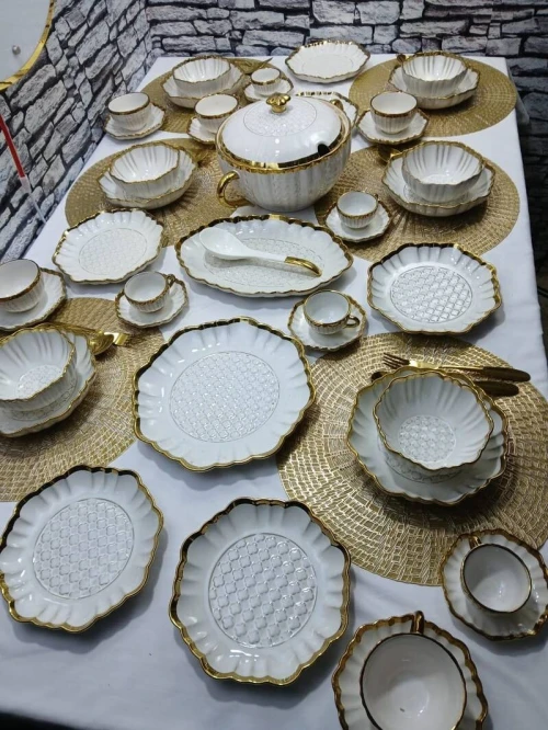 Services a table 47 Piece doré 