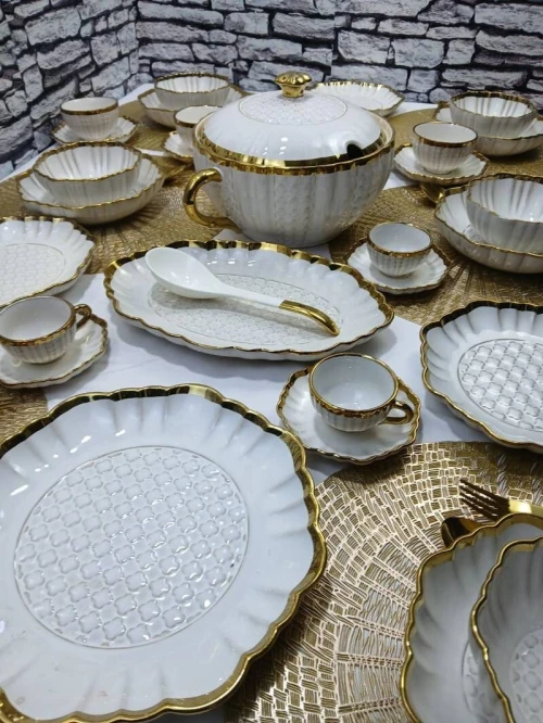 Services a table 47 Piece doré 
