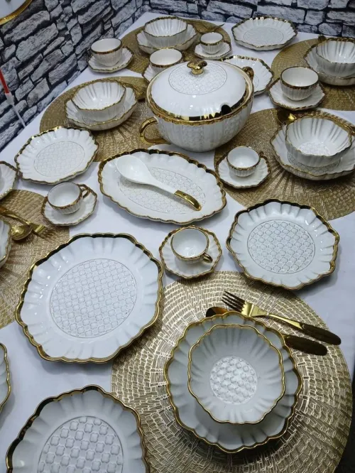 Services a table 47 Piece doré 