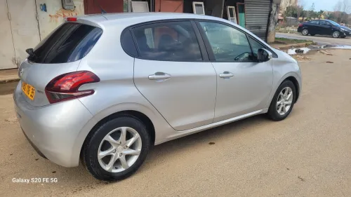 Peugeot 208 2016 Allure Facelift
