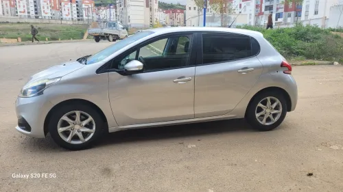 Peugeot 208 2016 Access Facelift
