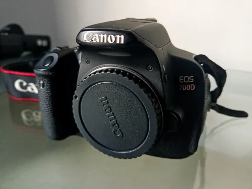 Canon EOS 700D (N click : 29K) + 2 objectif + Flash TT685 Godox + Sac à dos