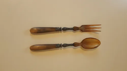 Couverts à salade anciens en corne et argent, Art de Table 