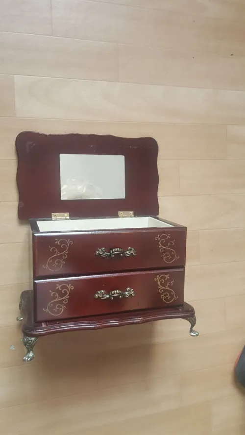Coffret boite à bijoux sur pied avec miroir et tiroir décorative et luxueux