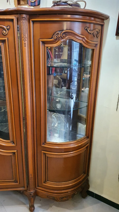 Argentier Vitrine demi-lune style Louis XV en merisier 