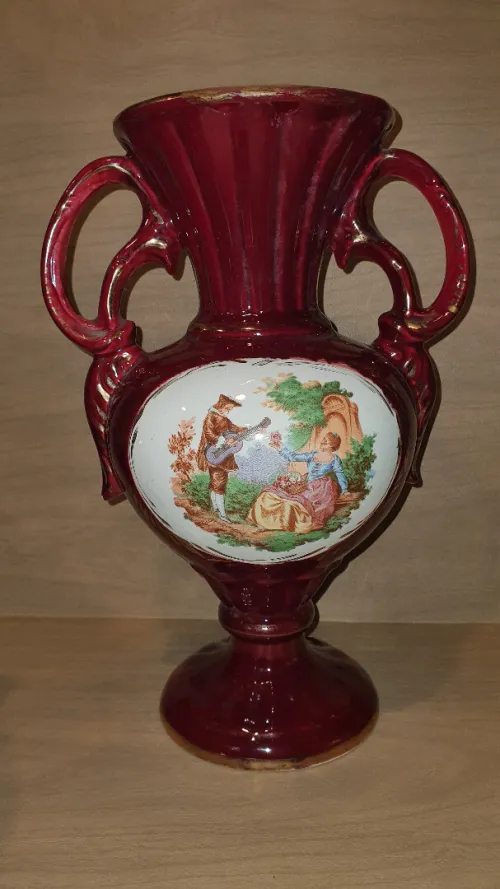 Ensemble vintage en céramique bordeaux Vase amphore & coupe, Style romantique/ rococo, scène galante