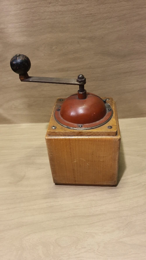 Moulin à café vintage allemand en bois de hêtre de la marque ZASSENHAUS 