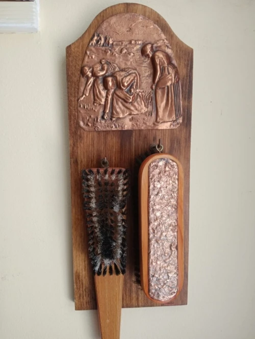 Duo de BROSSES À VÊTEMENTS Vintage sur Support Mural Bois 