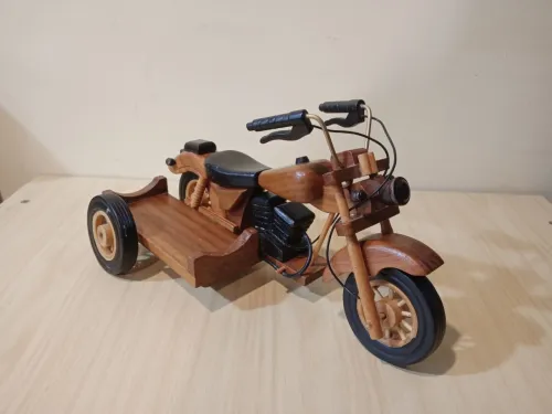 Grande Moto en bois avec side-car  