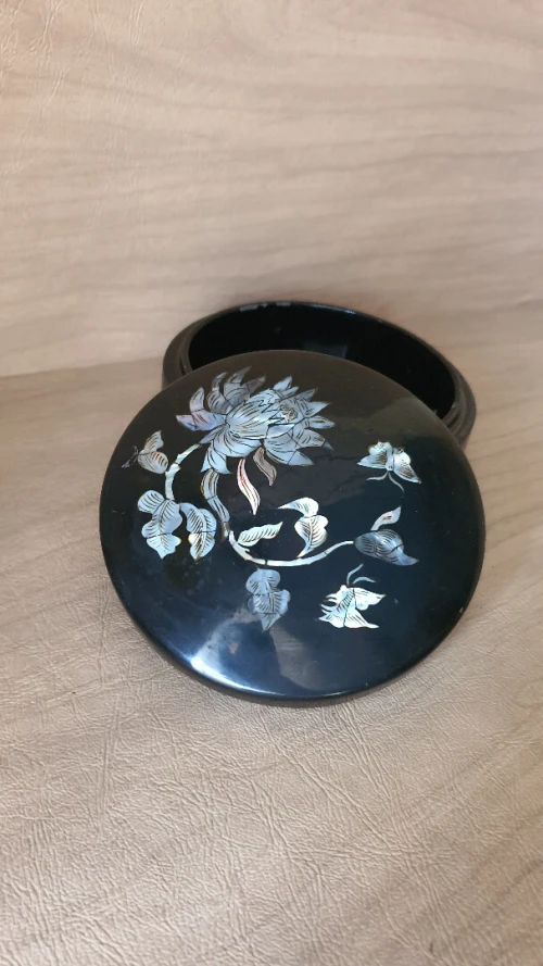 Boîte à bijoux vintage laqué noire et incrusté de nacre, Art Asiatique , Chine, Japon
