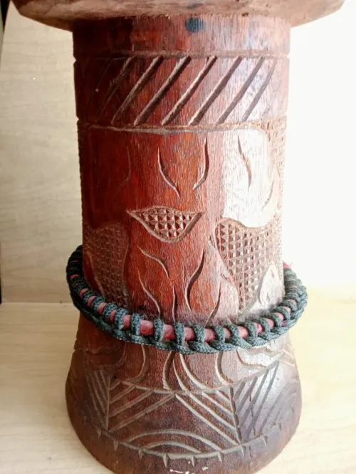 Vintage Fût de djembé, taillé et sculpté à la main , tambour, tamtam, percussion, art africain