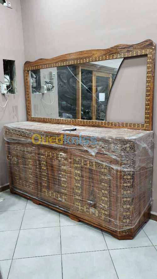 Grand Bahut avec miroir et porte coulissante travail Syrien