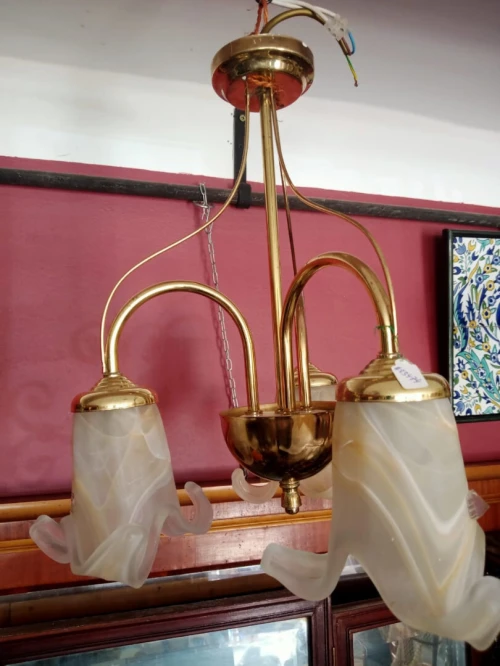 Élégant lustre suspension en laiton avec 3 tulipes en verre soufflé de Murano Italie LIQUIDATION