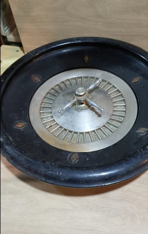 Vintage ancienne authentique roulette de casino en bois. Diam.: 40 cm 