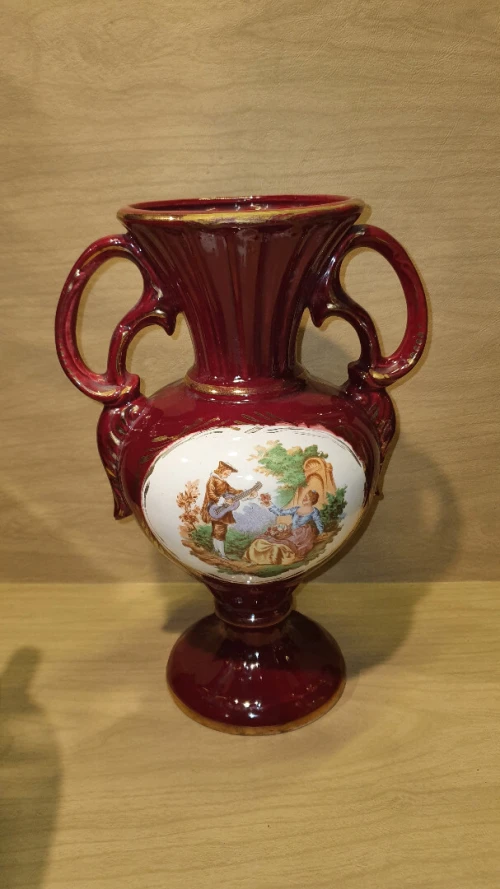 Ensemble vintage en céramique bordeaux Vase amphore & coupe, Style romantique/ rococo, scène galante
