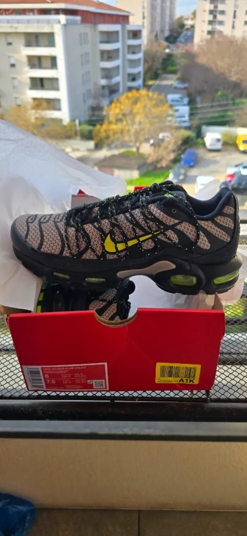 NIKE TN  AIR MAX PLUS UTILITY BLACK TAN VOLT - NOIR  38.5
