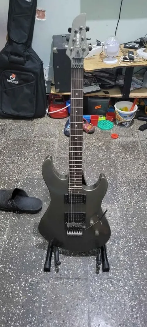 Guitare electrique Yamaha RGX220DZ