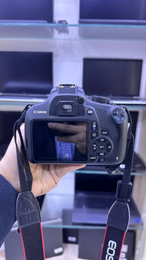 Canon 1200D avec 18-55 Vr