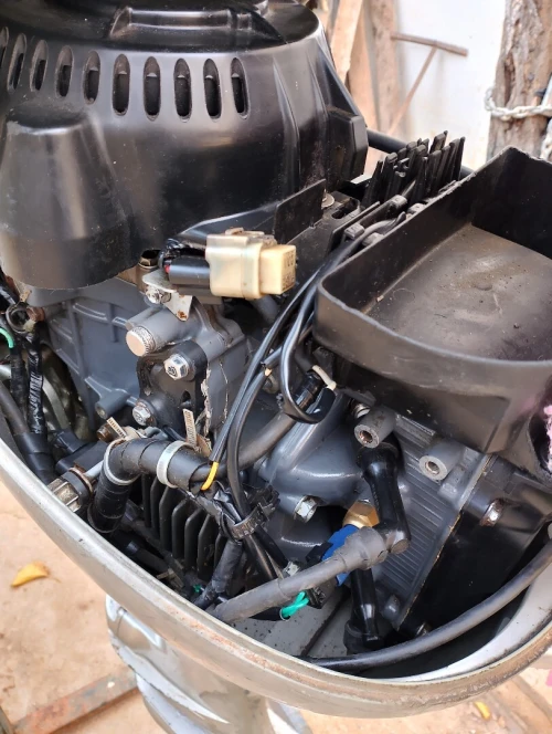 Moteur hors-bord 