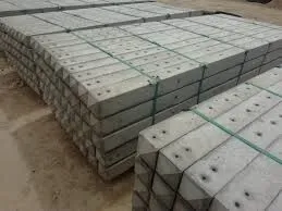 Poteau de clôture en béton pour grillage 