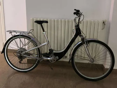 Vélo électrique (Batterie HS - Peut être réparée)