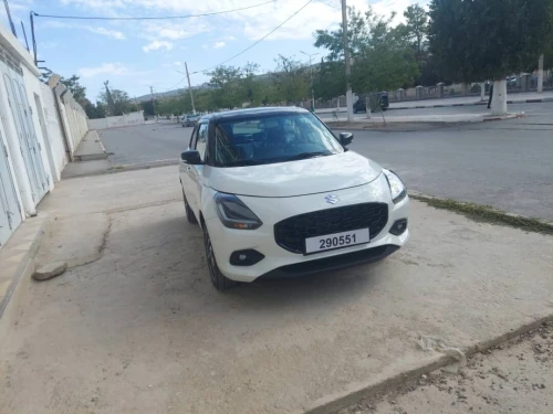 Suzuki Swift 2025 black and white edition