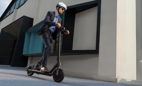 XIAOMI ELECTRIC SCOOTER 4 TROTTINETTE ELECTRIQUE 300-600 W -FREIN A DISC -110 KG MAX -VITESSE MAX 25 KM/H- AUTONOMIE (25-35 KM ) BHR3830FR