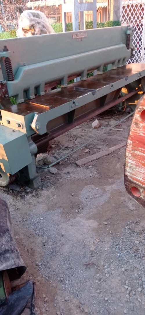 Cisaille guillotine