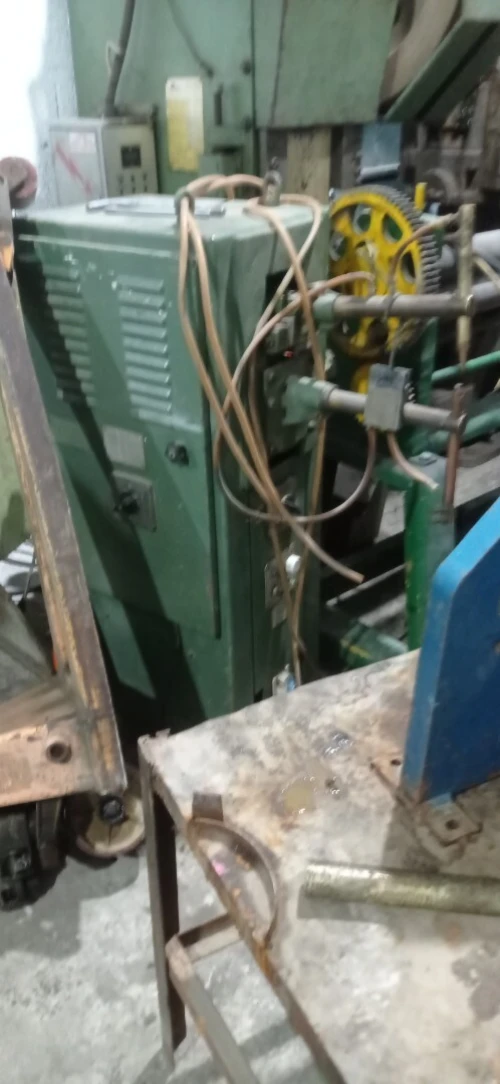 Soudeuse par point cisaille guillotine tole