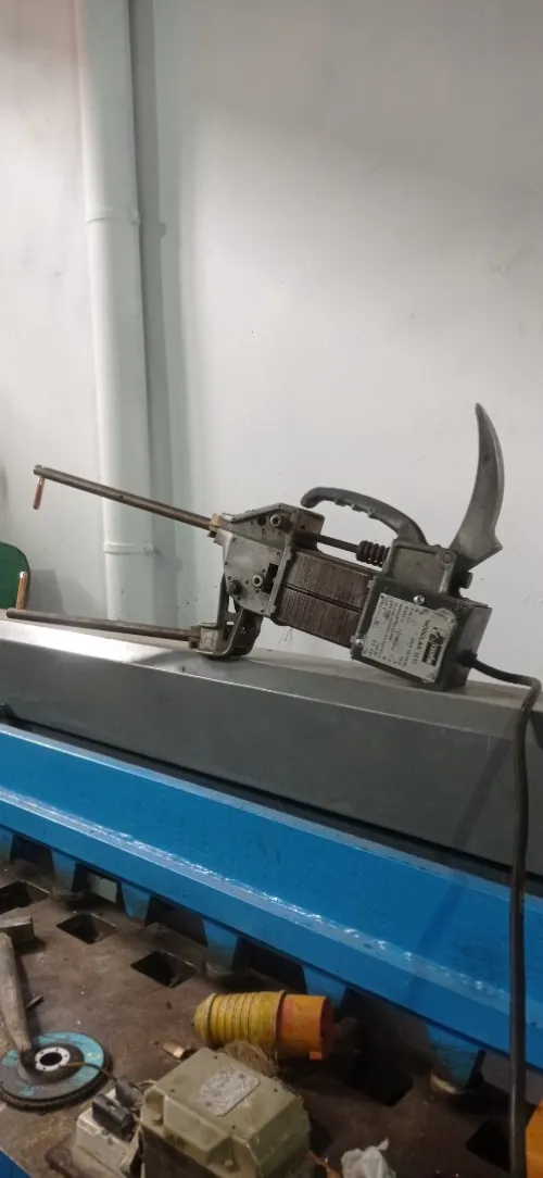 Soudeuse par point cisaille guillotine tole