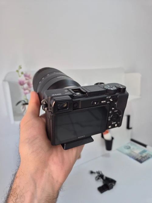 Sony A6400 + Tamron 17-70mm f/2.8 Di III-A VC RXD