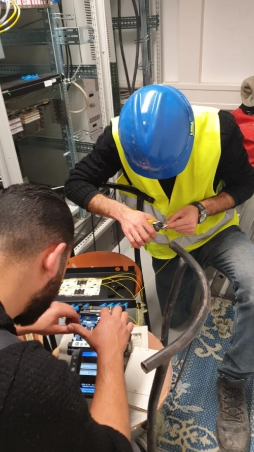 Installation de tous type de standard telephonique et reseau informatiue