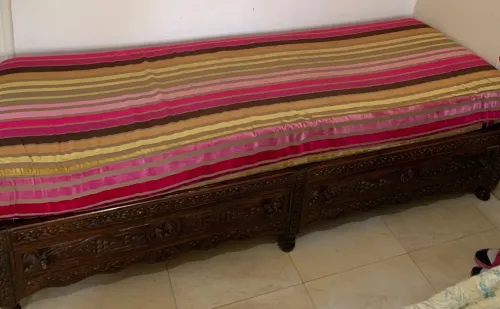 Salon 5 places + canapé bois rouge + matelas 