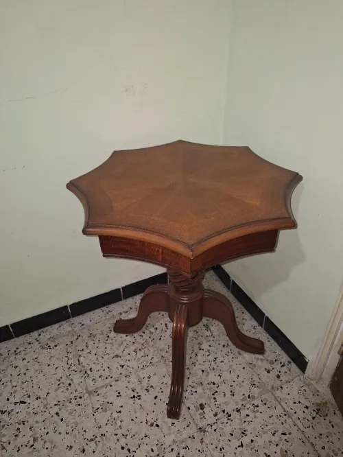 Petite table de coin
