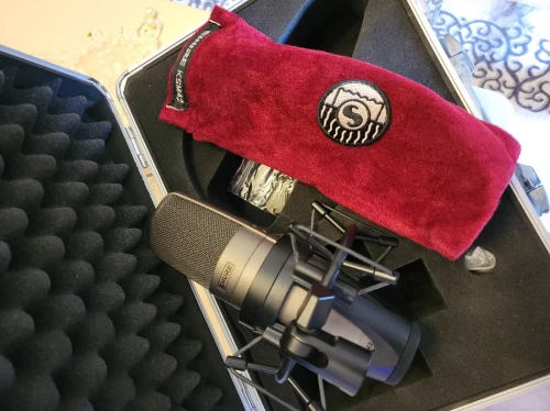 Shure KSM42 dual diaphragme microphone