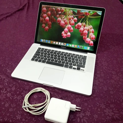 MacBook Pro mi-2009,  core 02 duo,  320 Go HDD,  04 Go de RAM,  
