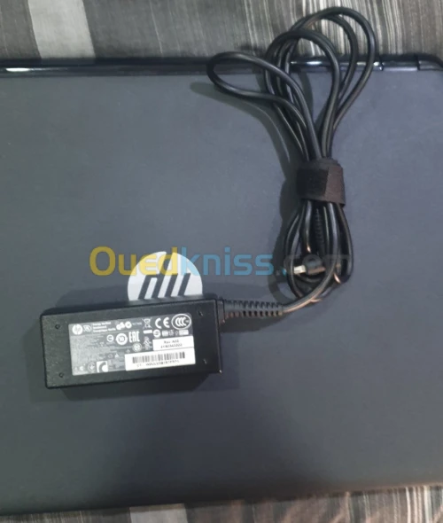 HP 250 G3 Notebook avec chargeur d'origine