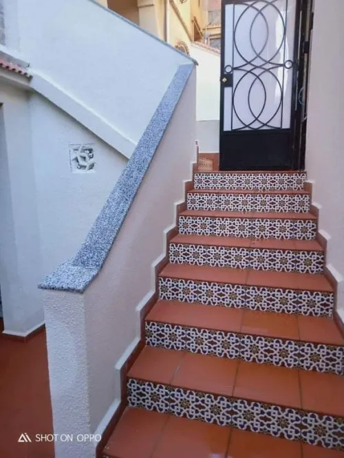 peintre,  ( 17 ans expérience,  )