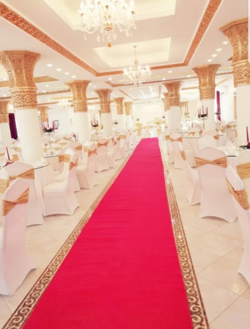 Salle des fêtes et de dîner
