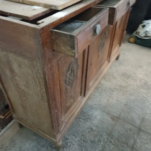 Meuble ancien à restaurer