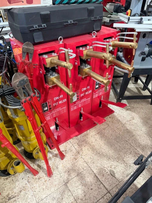 Machine de soudage par points industrielle