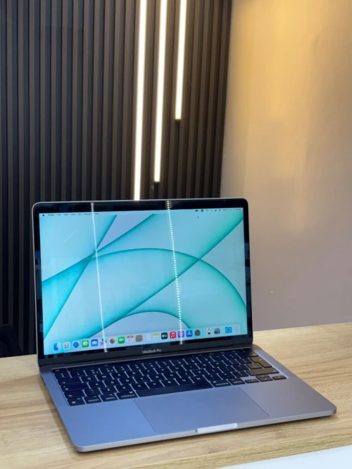 MACBOOK PRO 2022 M2 8GB 256 SSD ECRAN 13"2K ECRAN 13"2K CYCLE 27