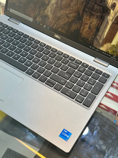 DELL LATITUDE 5520_I5-1145G7__16GB RAM_256GB SSD_ECRAN 15"FULL HD TACTILE 
