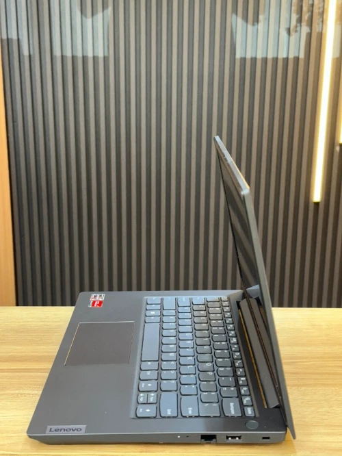 LENOVO V14 RYZEN 7 7730U 24GB 1TB SSD ECRAN 14"FHD DISPONIBLE POUR LES ENTREPRISES