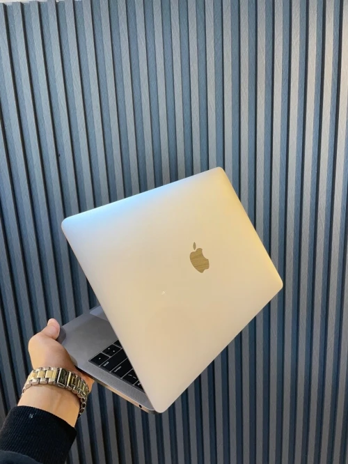 MACBOOK PRO 2019 I5 8GB 256GB SSD ECRAN 13"2K