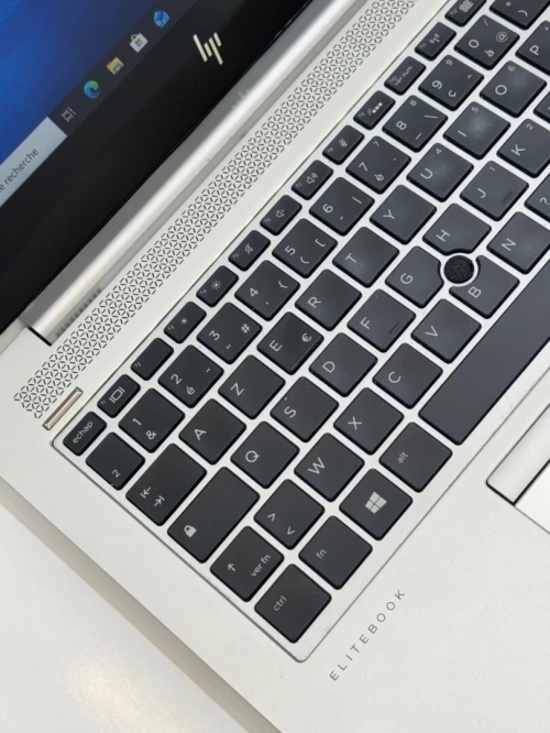 HP ELITEBOOK 830 G5 i5-8350u 8GB 256 SSD ECRAN 13FHD