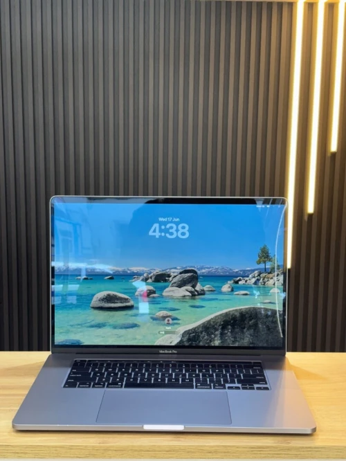 MACBOOK PRO 2019 i9 32GB 512 SSD ECRAN 15'6 2K GPU AMD RADEON 5500M